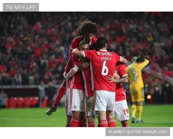 高位逼抢与快速转换 本菲卡攻防两端压制银河战舰